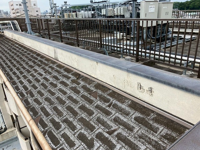 広い面積で進む摩耗と色褪せ